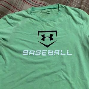 Under Armour tshirt size yxl